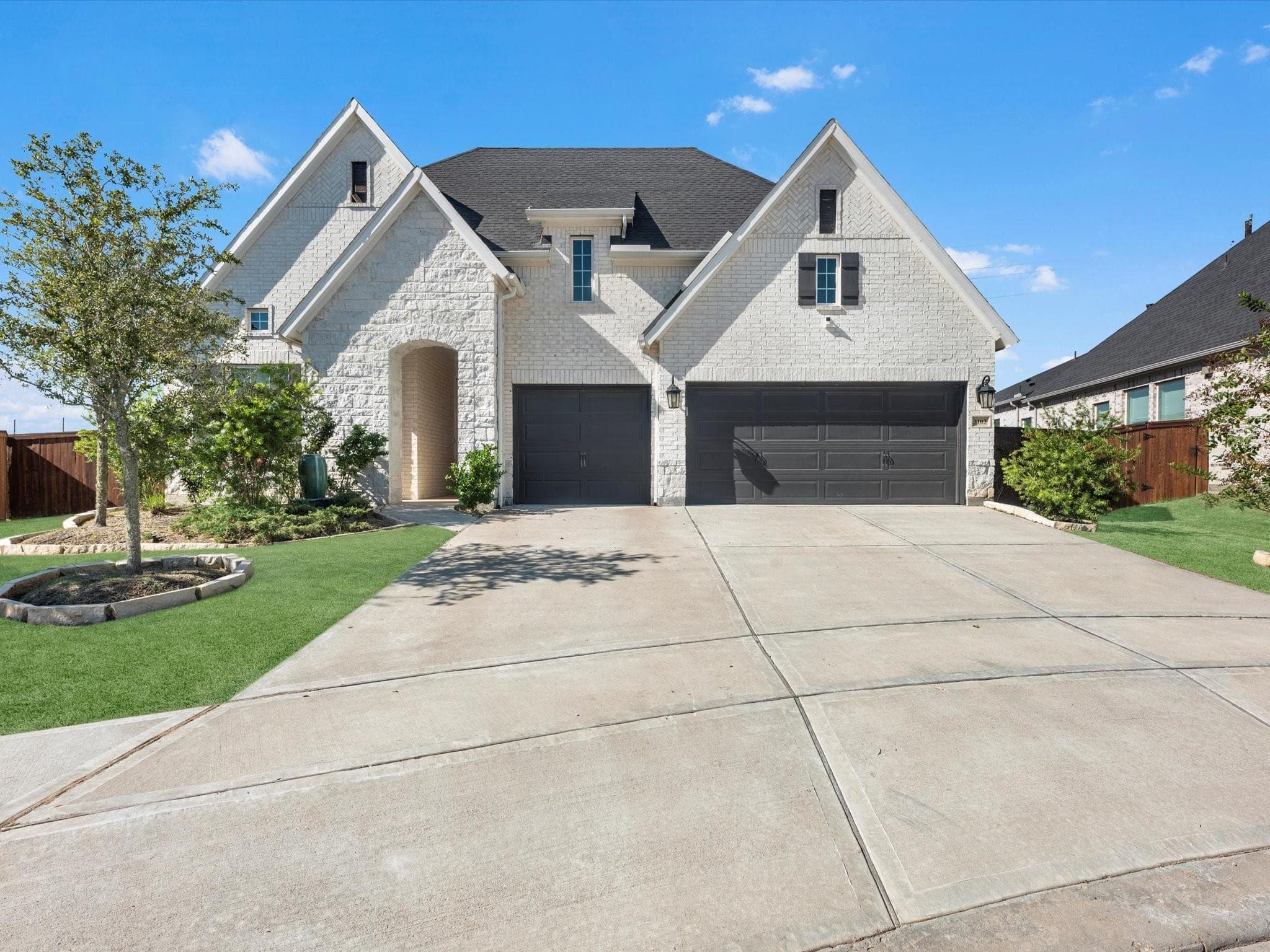 3103 Honeysuckle Way