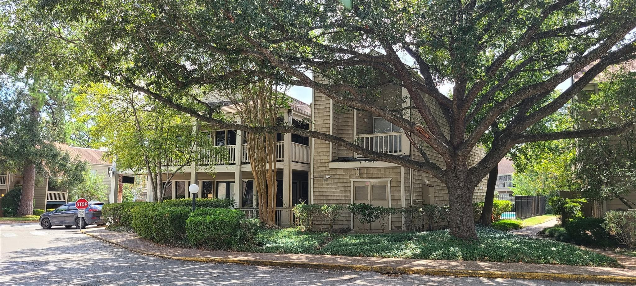 2100 Tanglewilde Street #380