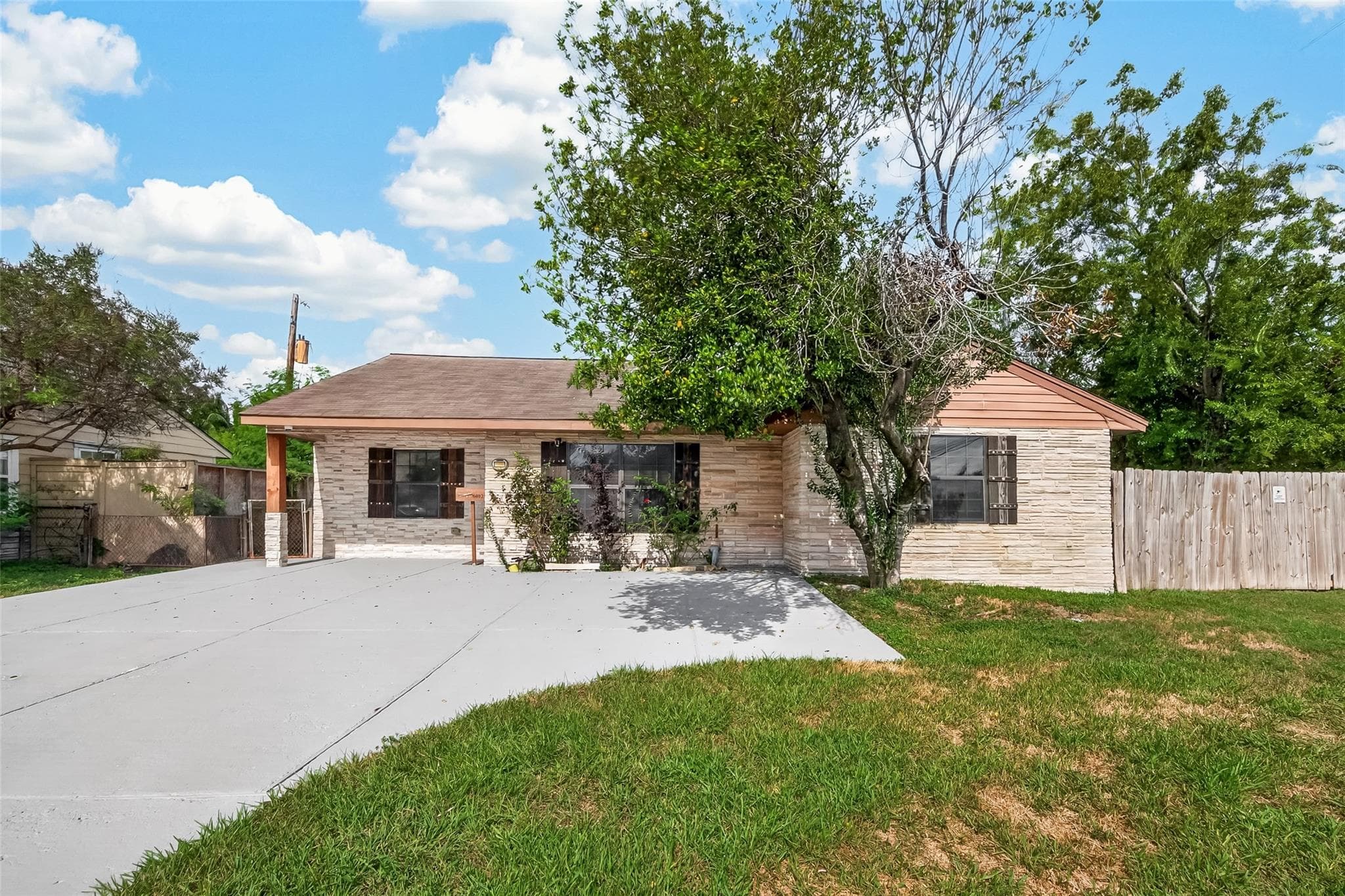 8402 Bascom Lane