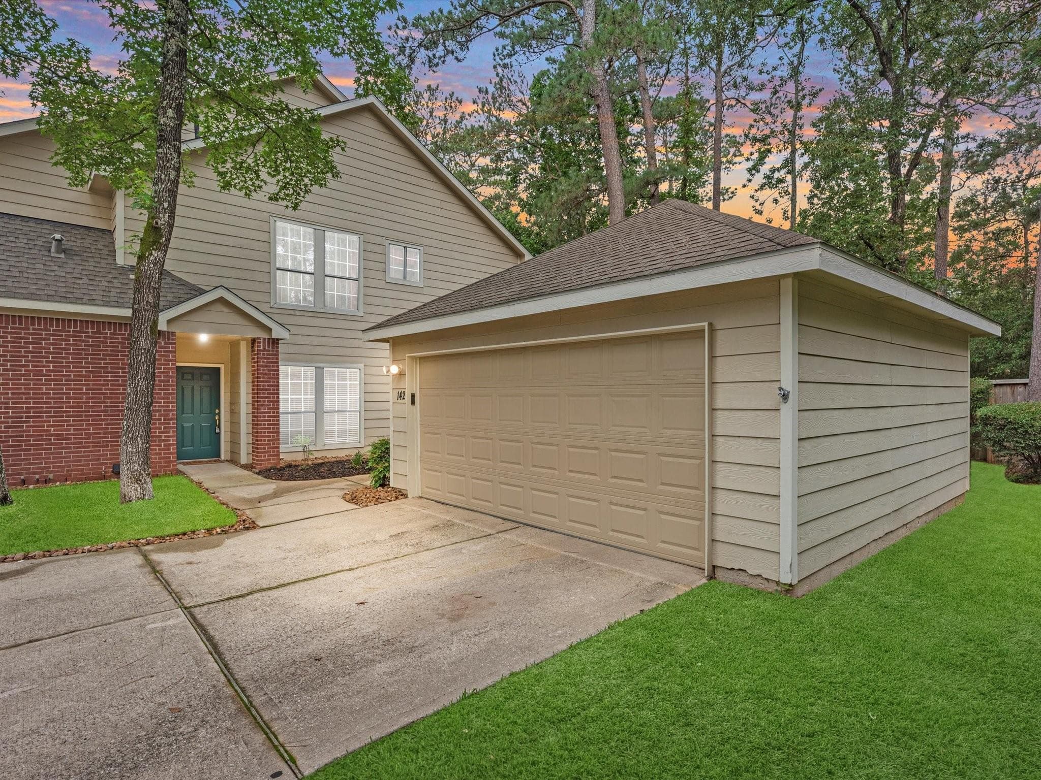 142 N Magnolia Pond Place