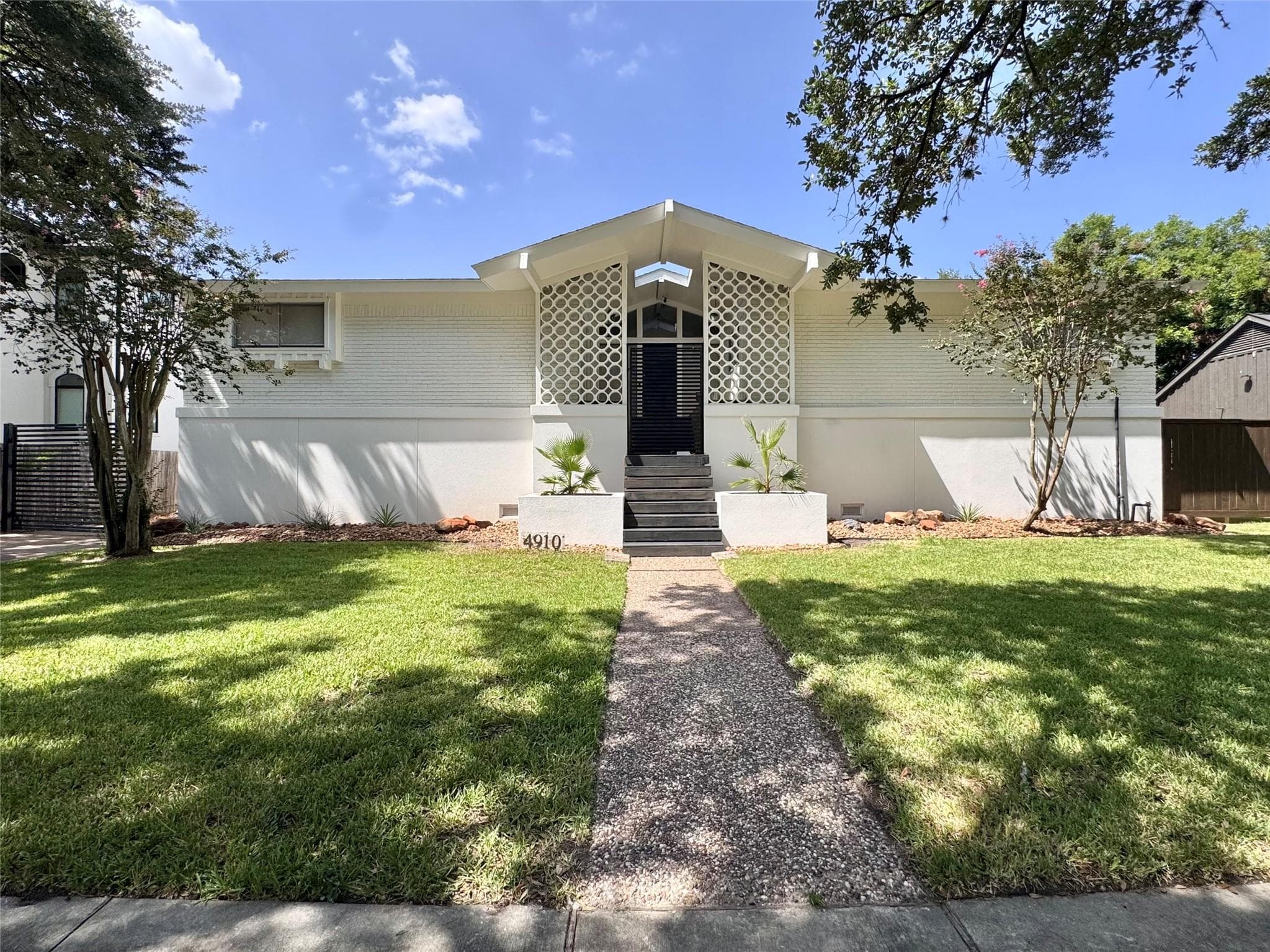 4910 Heatherglen Drive