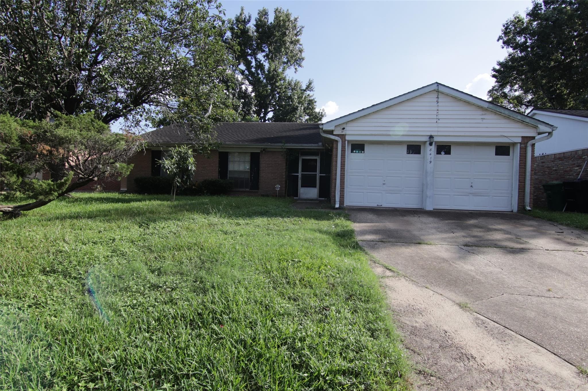 8419 Roos Road
