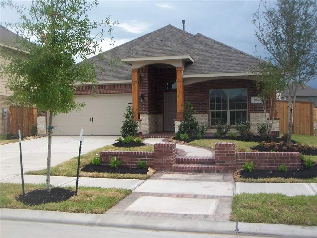 18907 Cove Pointe Dr Drive