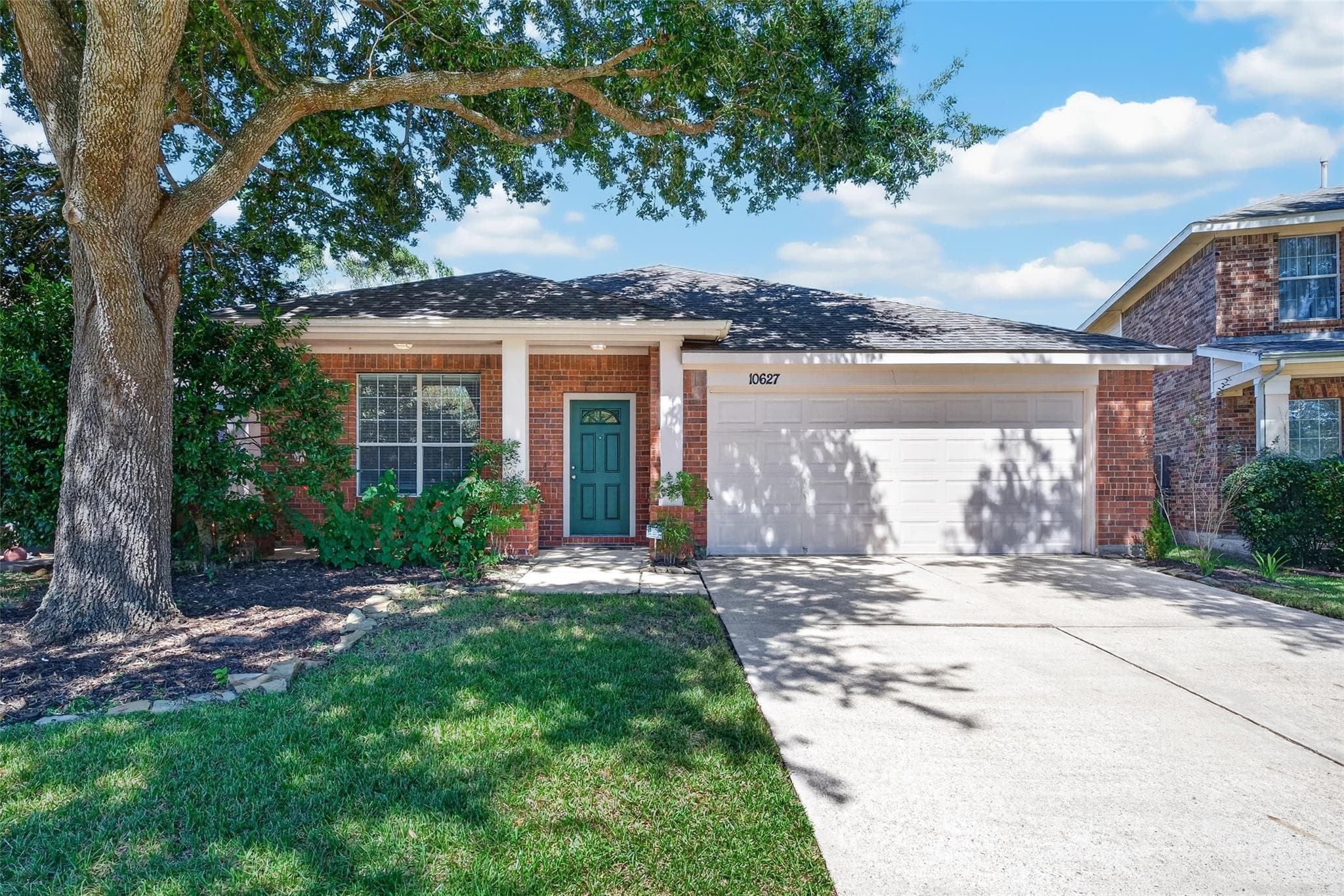 10627 Saratoga Square