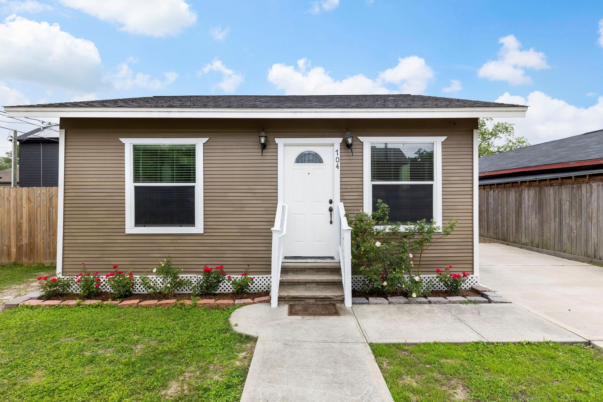 704 Jewett Street