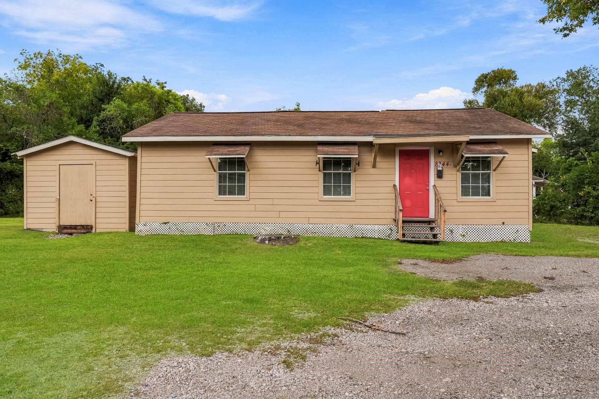8244 Hartford 1/2 Street