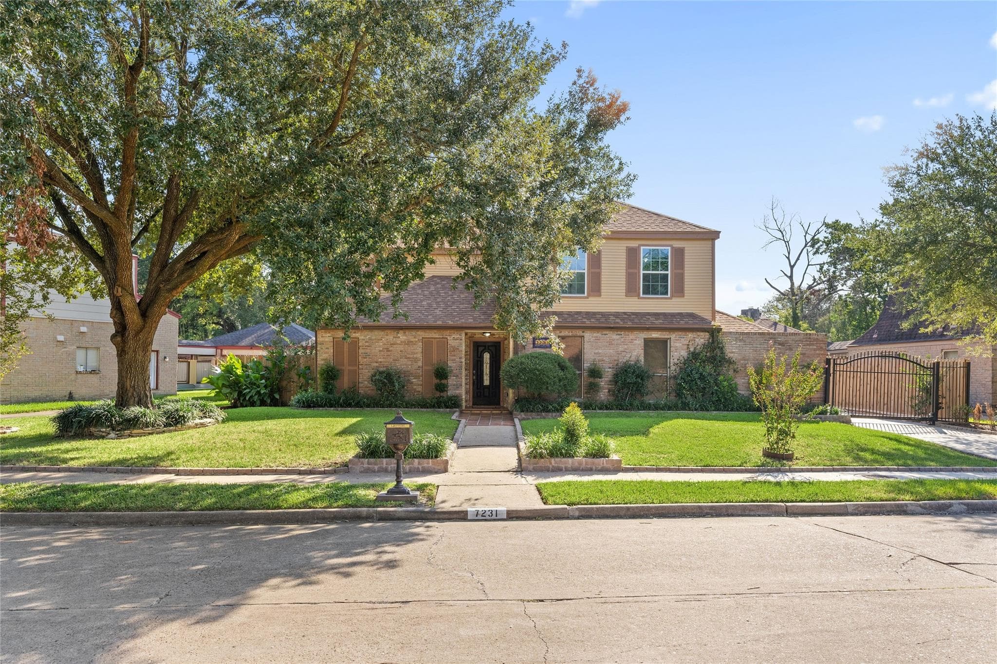 7231 Granvia Dr