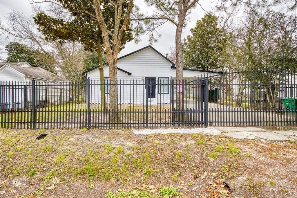 2508 Spence Street