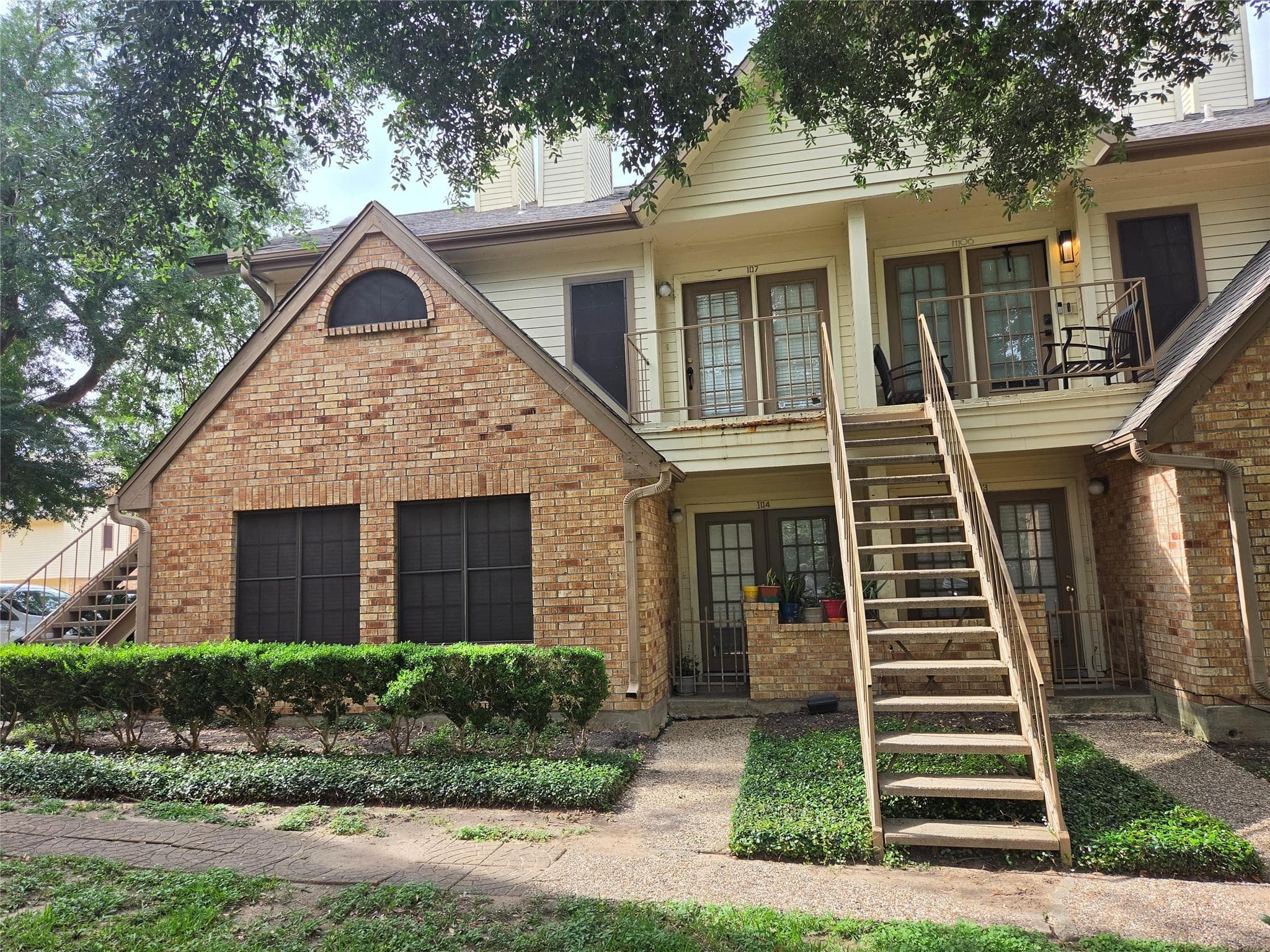 2425 Holly Hall Street #107