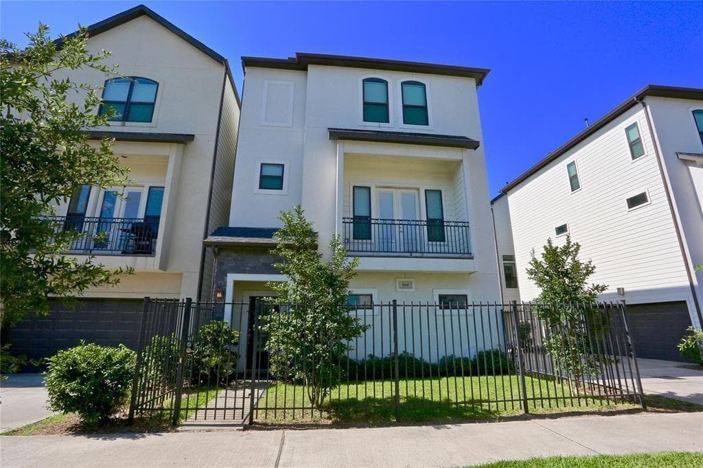 948 W 24th Street