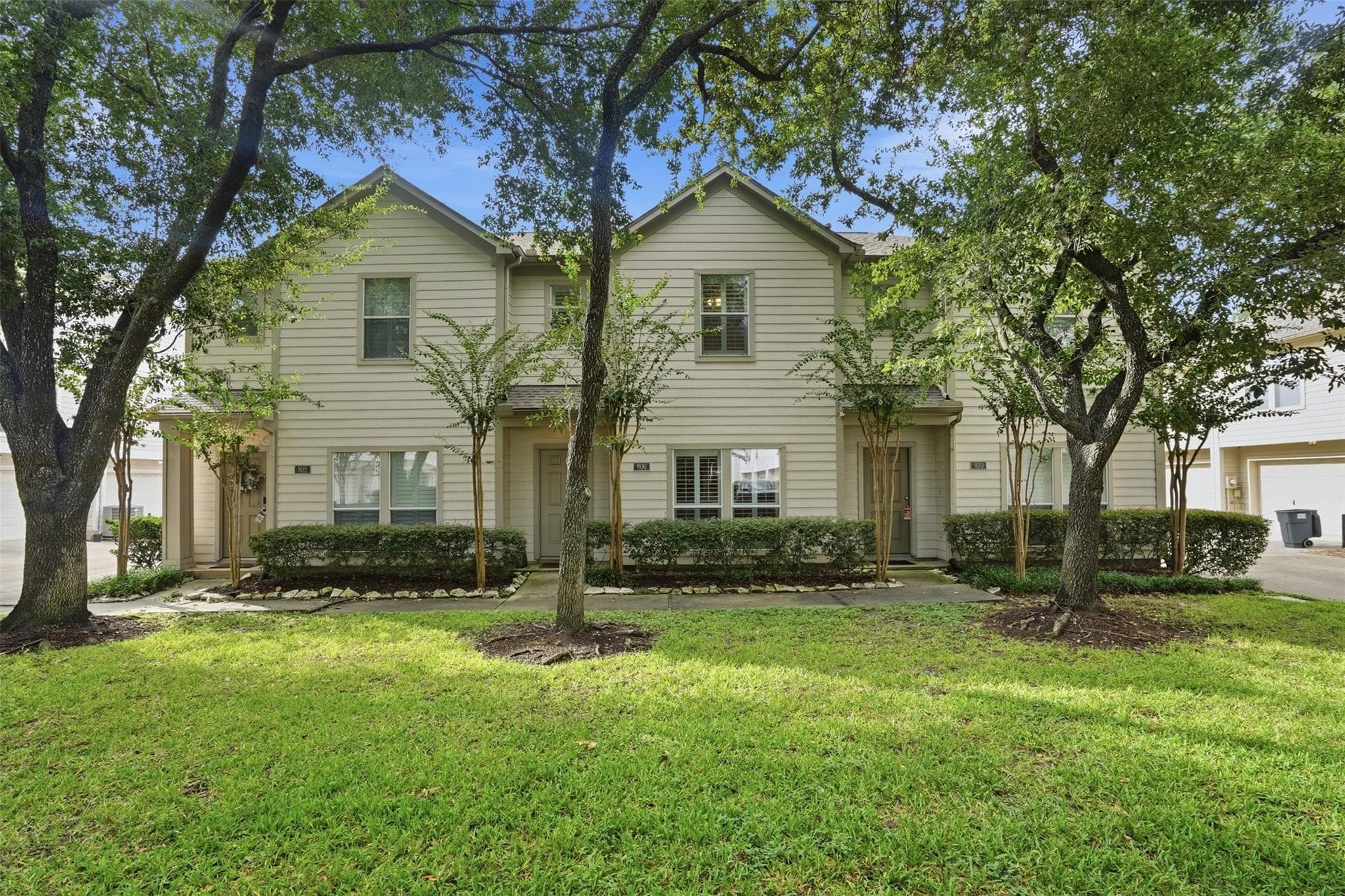 806 W Heights Hollow Lane