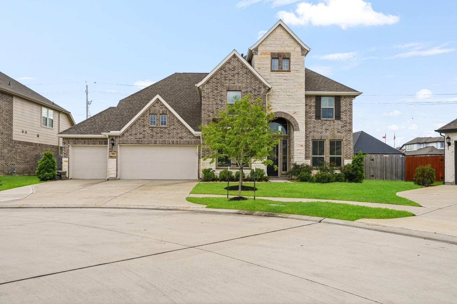 702 Hooks Trail