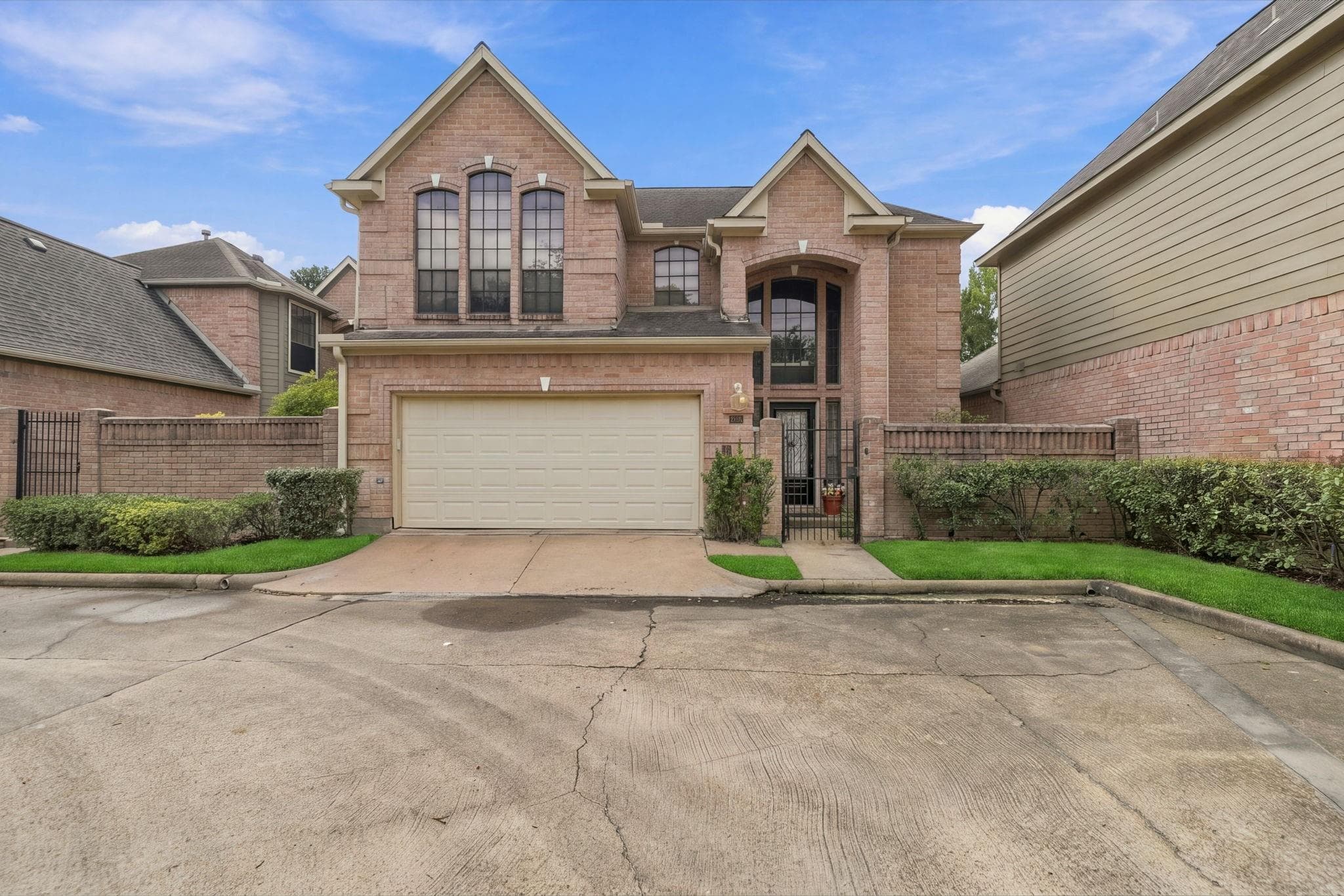 8011 Oakwood Bend Drive