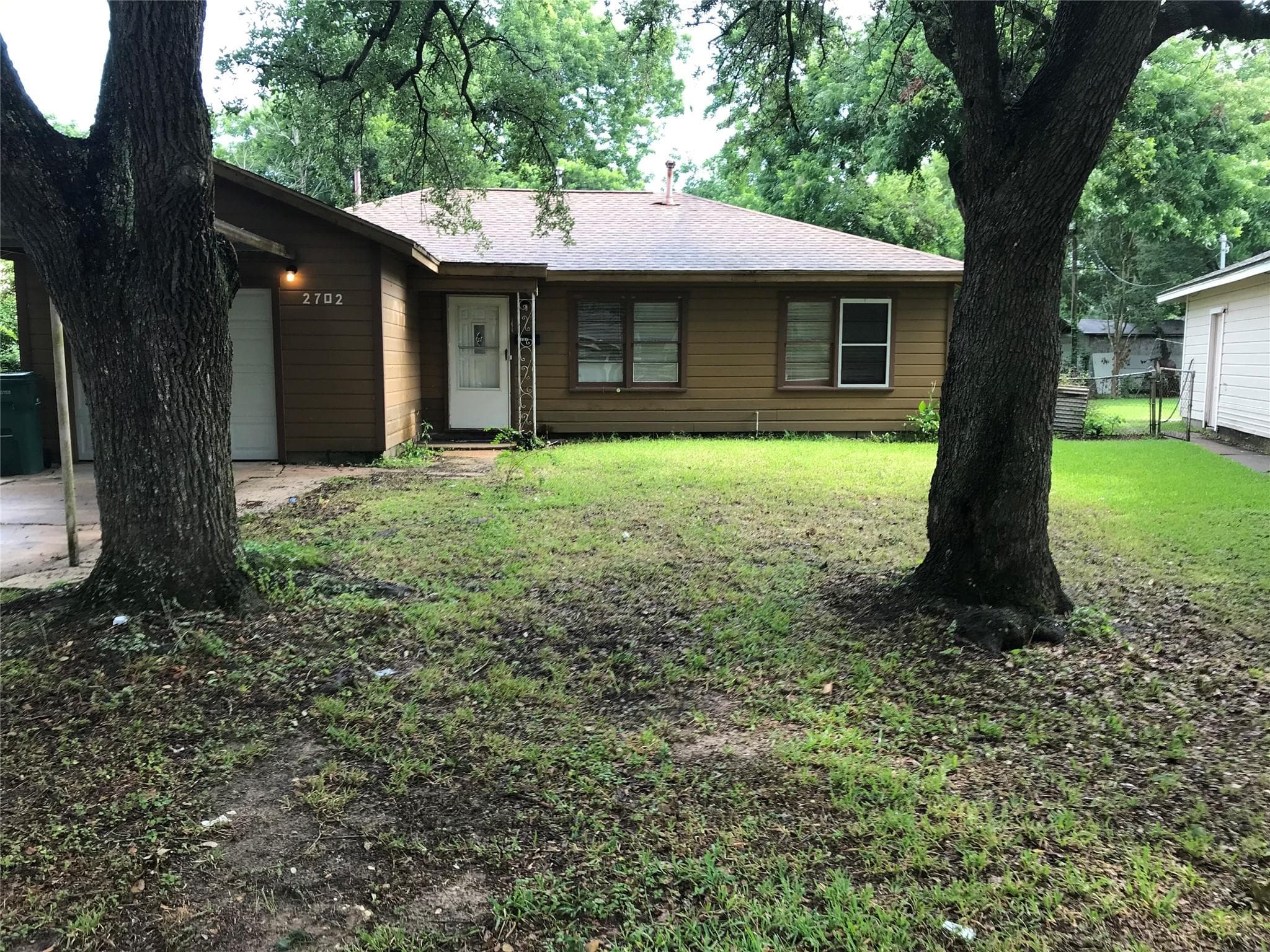 2702 N Camp Circle
