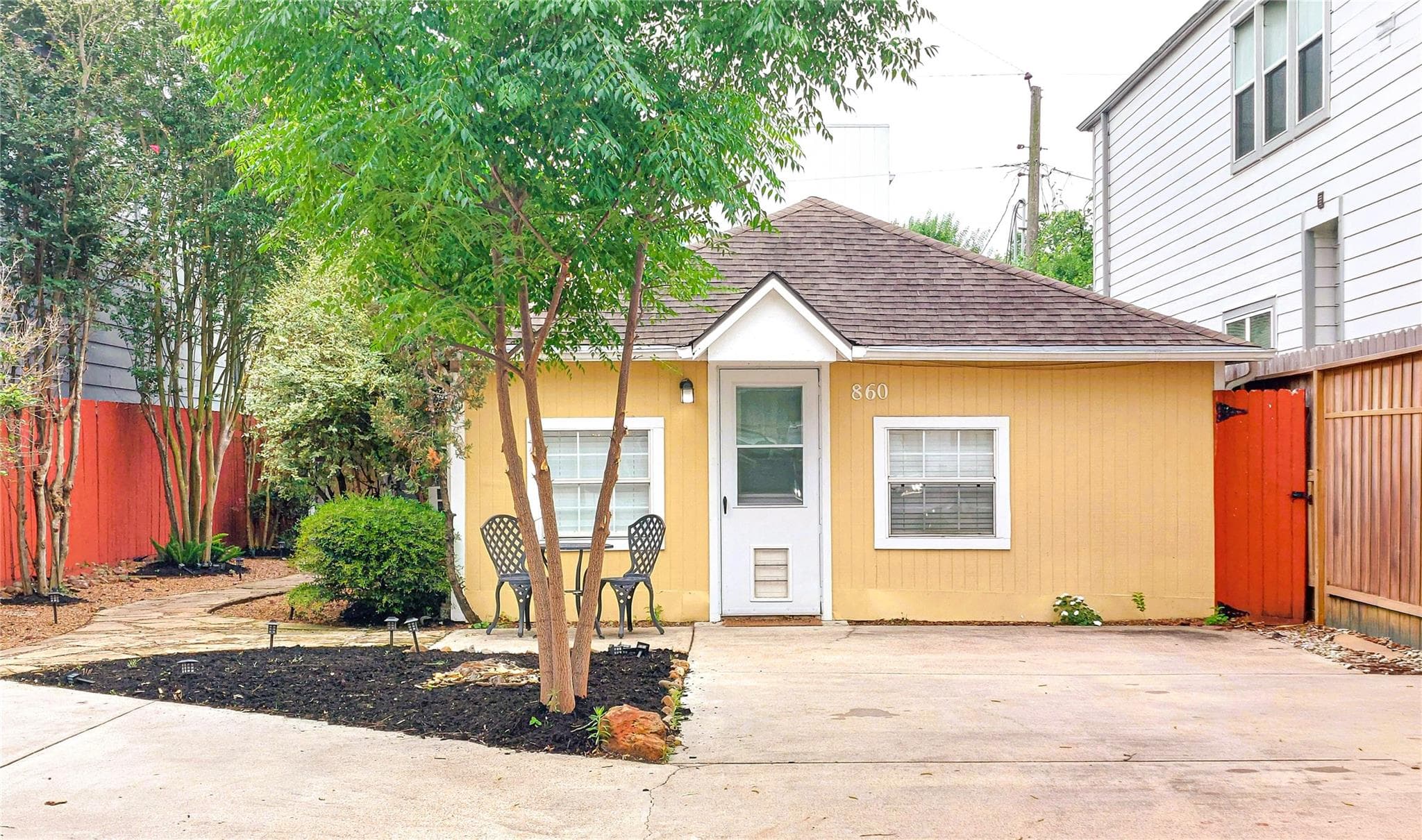 860 E 25th Street