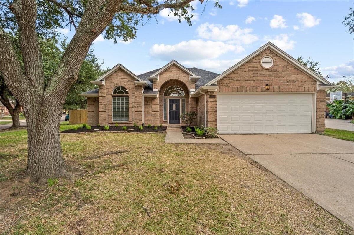 105 Barrington Pointe Court