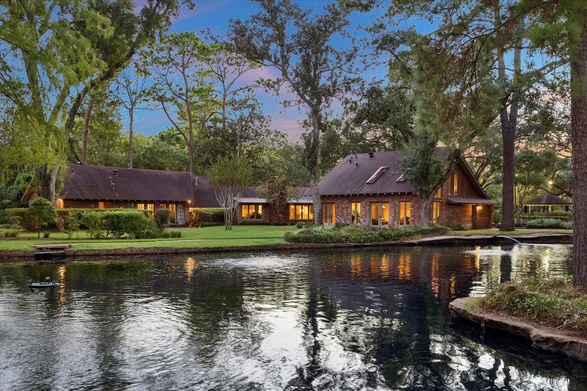 24 W Rivercrest Drive
