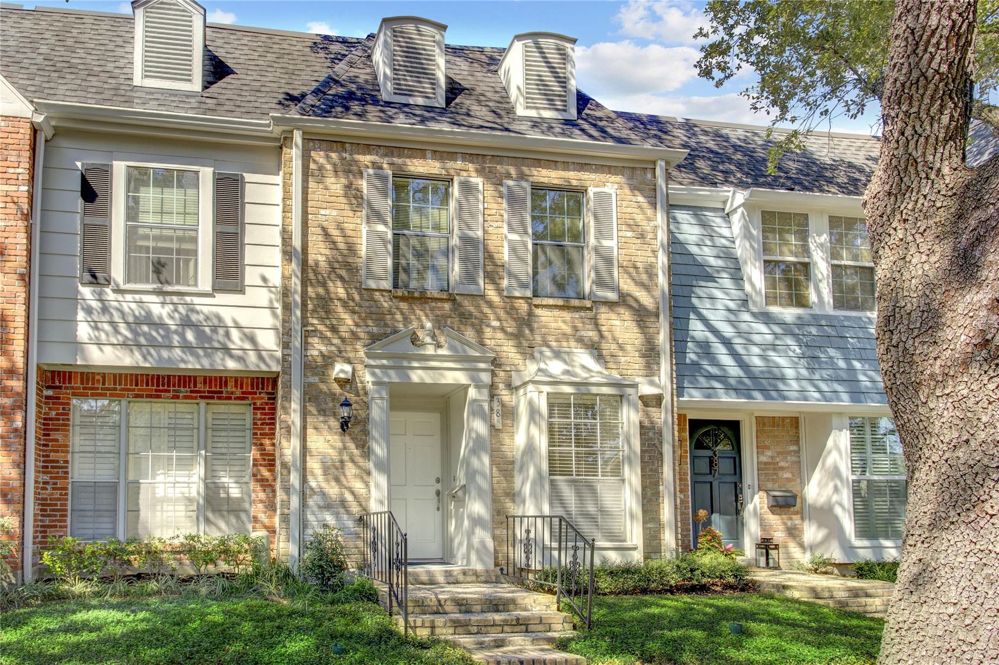 385 N Post Oak Lane #385