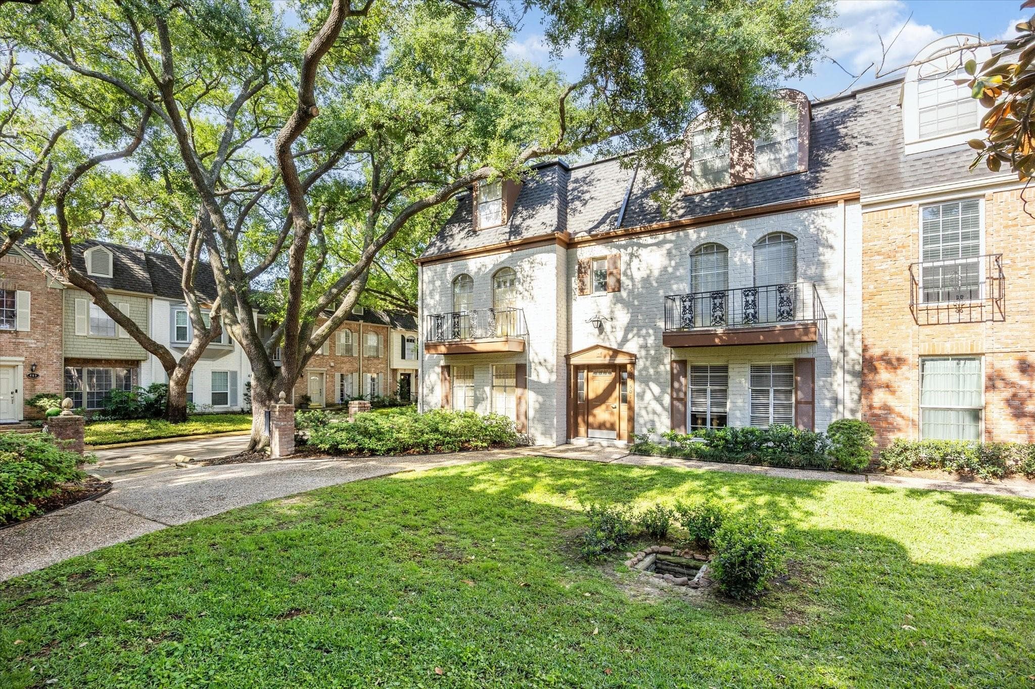503 N Post Oak Lane #503