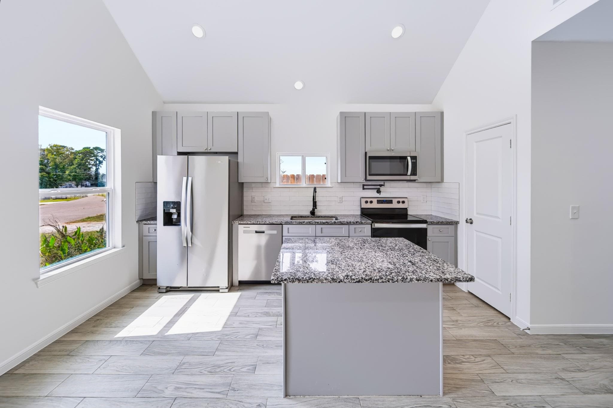 16686 E Lynbrook