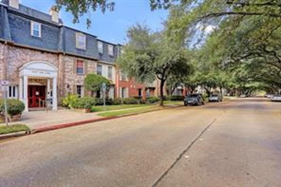 351 N Post Oak Lane #715
