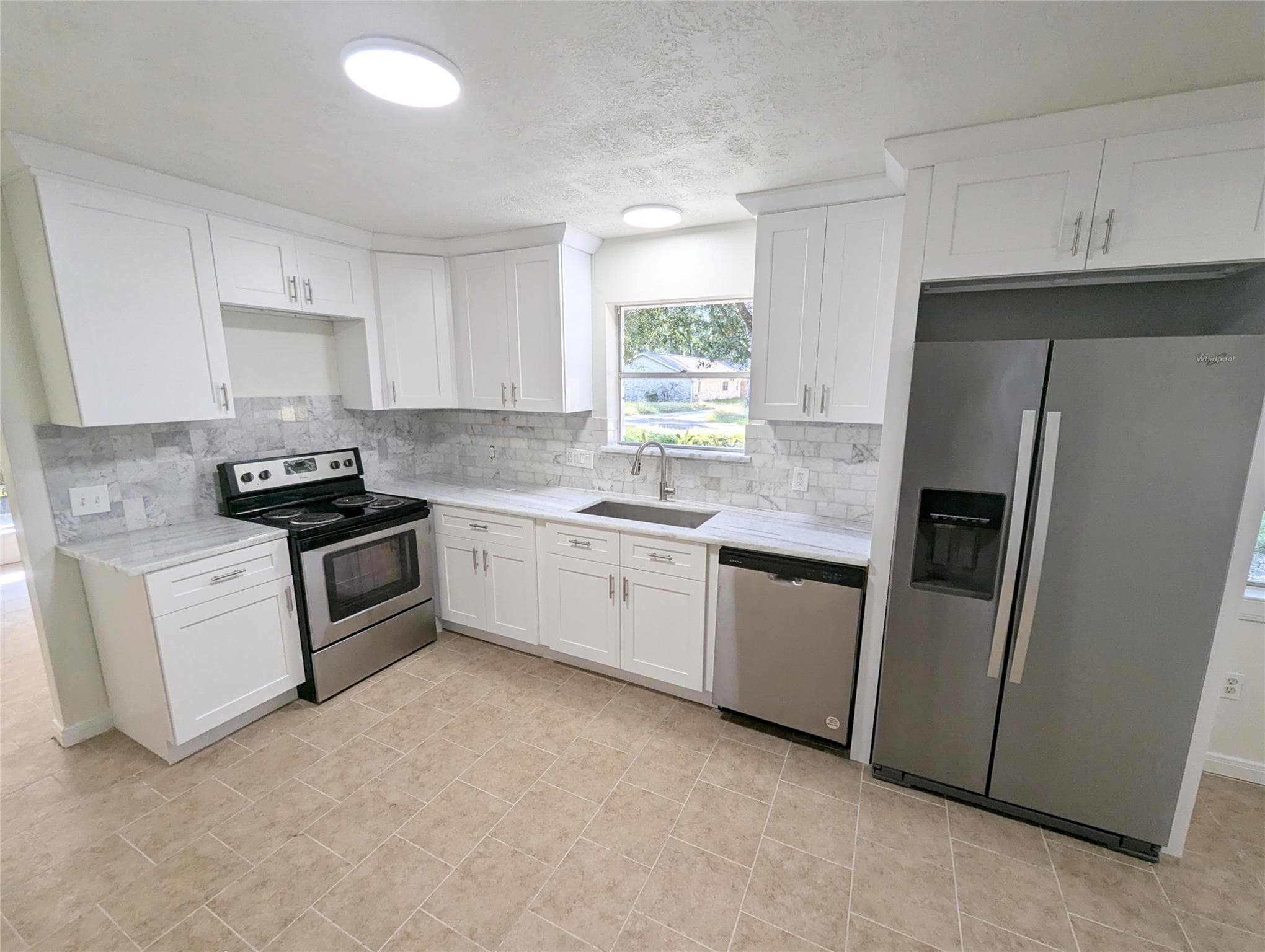 809 Glen Hollow Drive