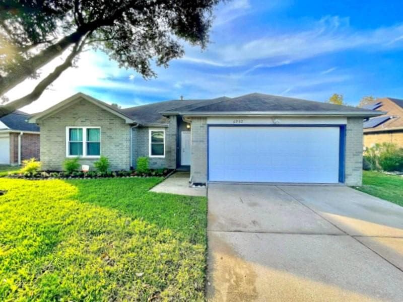 6935 Creek Village Drive