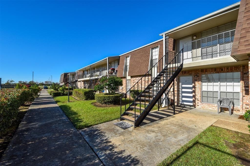 5252 Twin City Highway #390