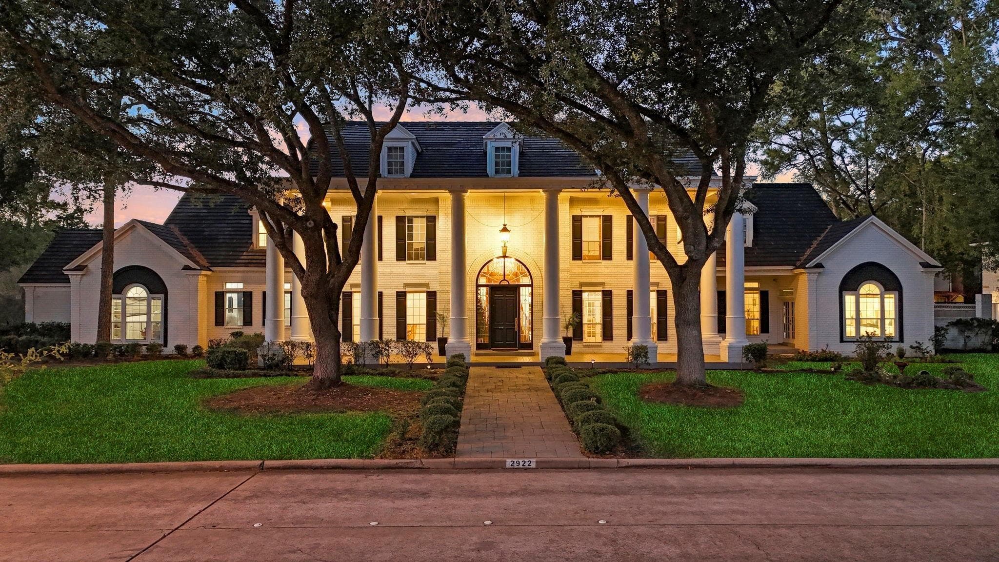 2922 Cedar Woods Place