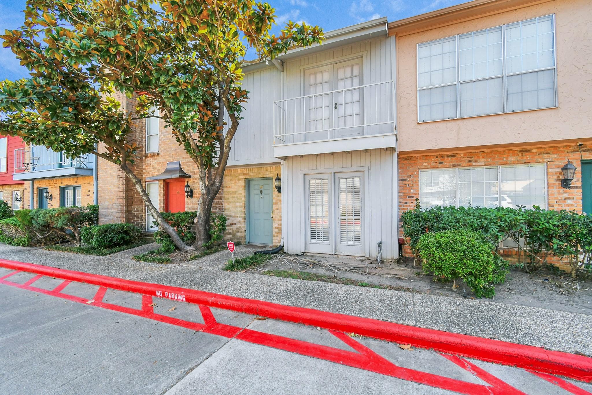 6111 Beverly Hill Street #62