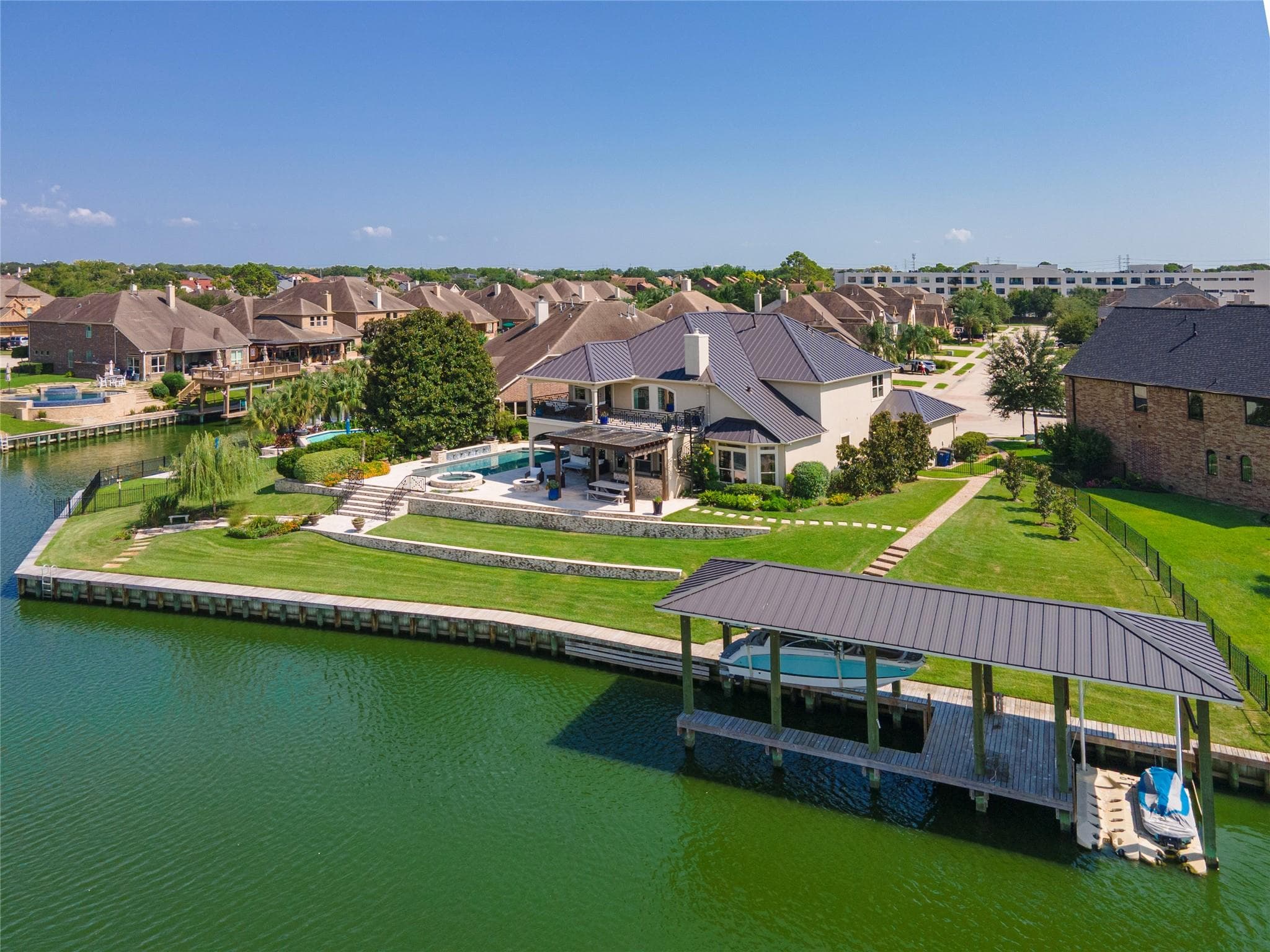 858 Signature Cove