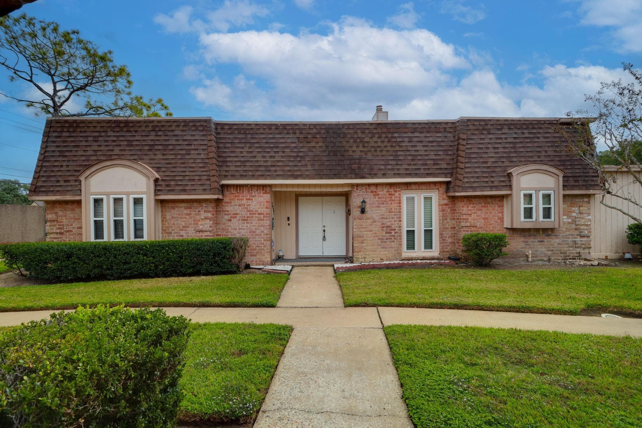 2912 Camelot Lane