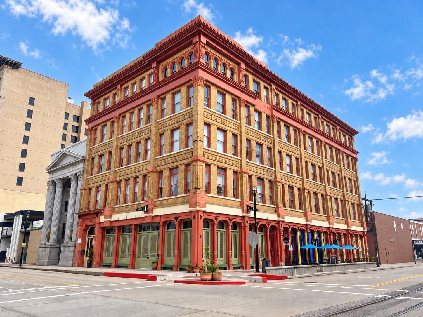 2221 Market Street #401