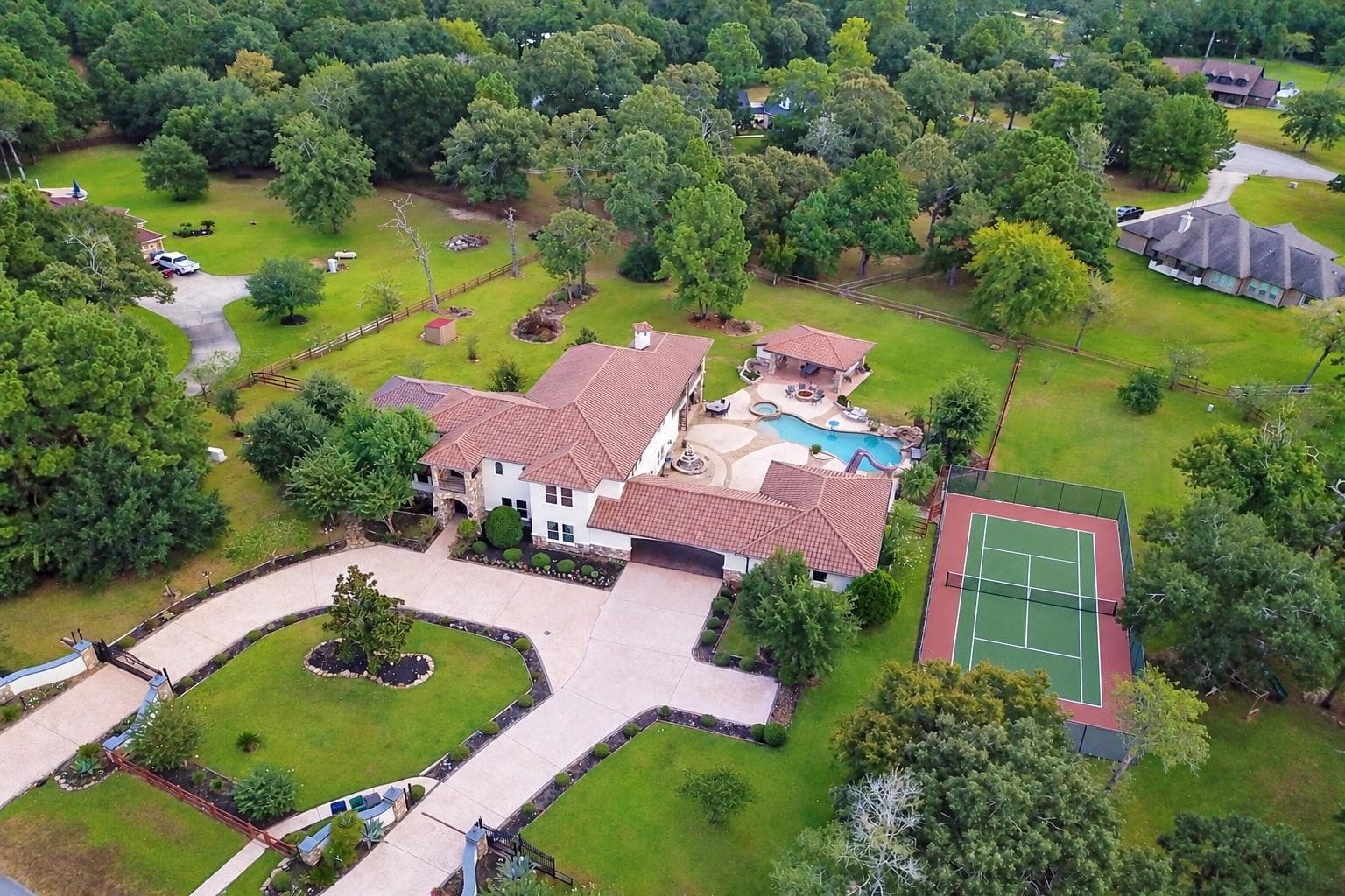 20 Lakefield Boulevard