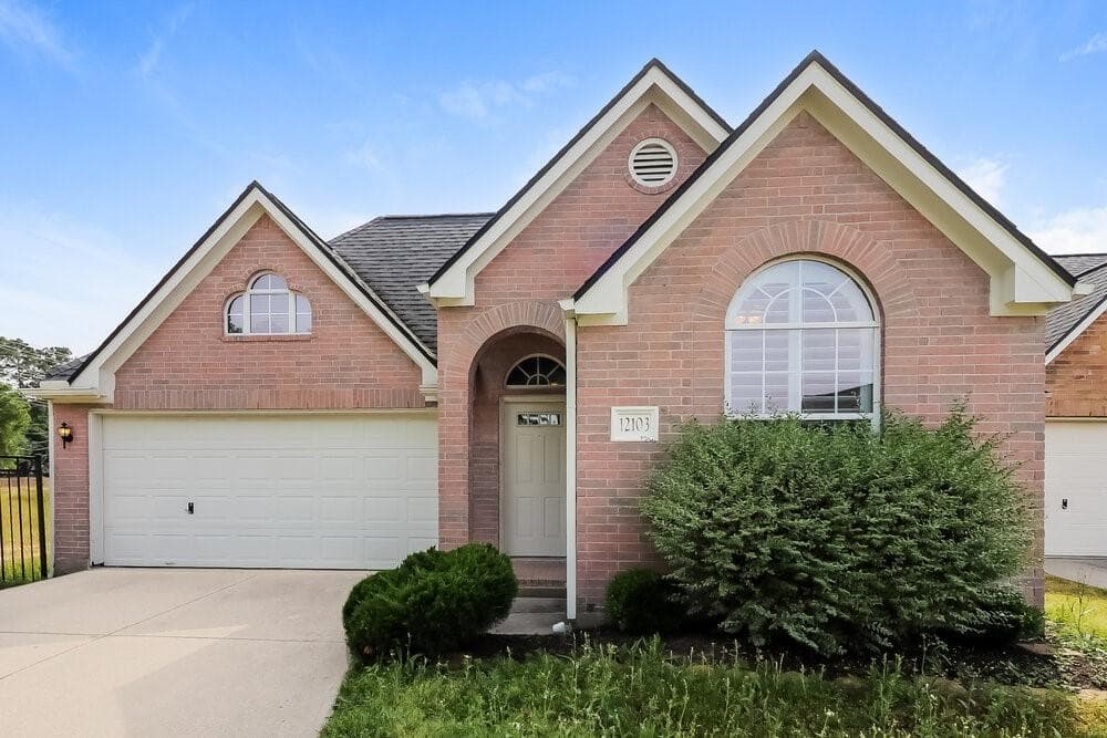 12103 Lakewood Villa Drive
