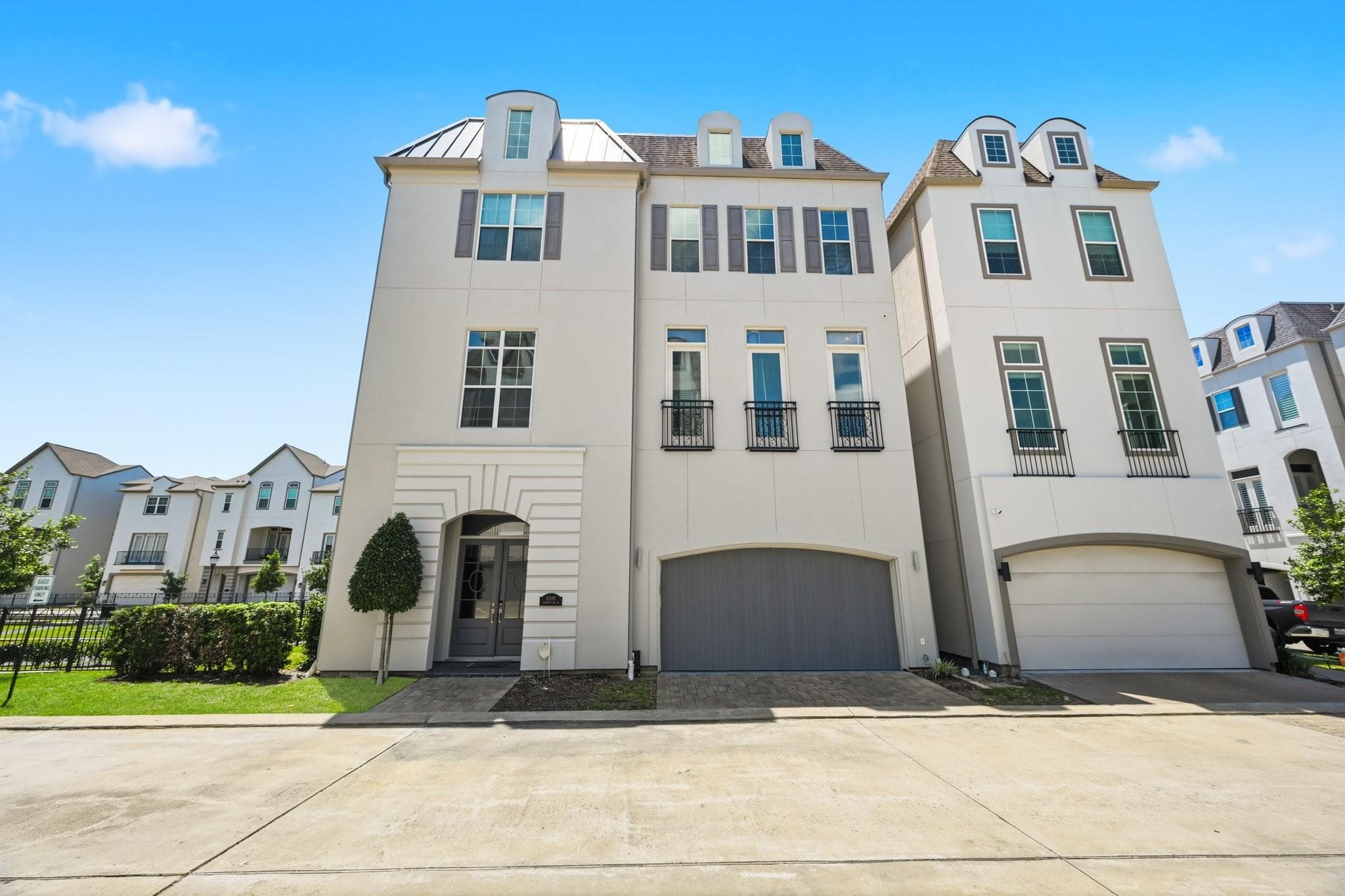 11119 Savannah Oaks Lane