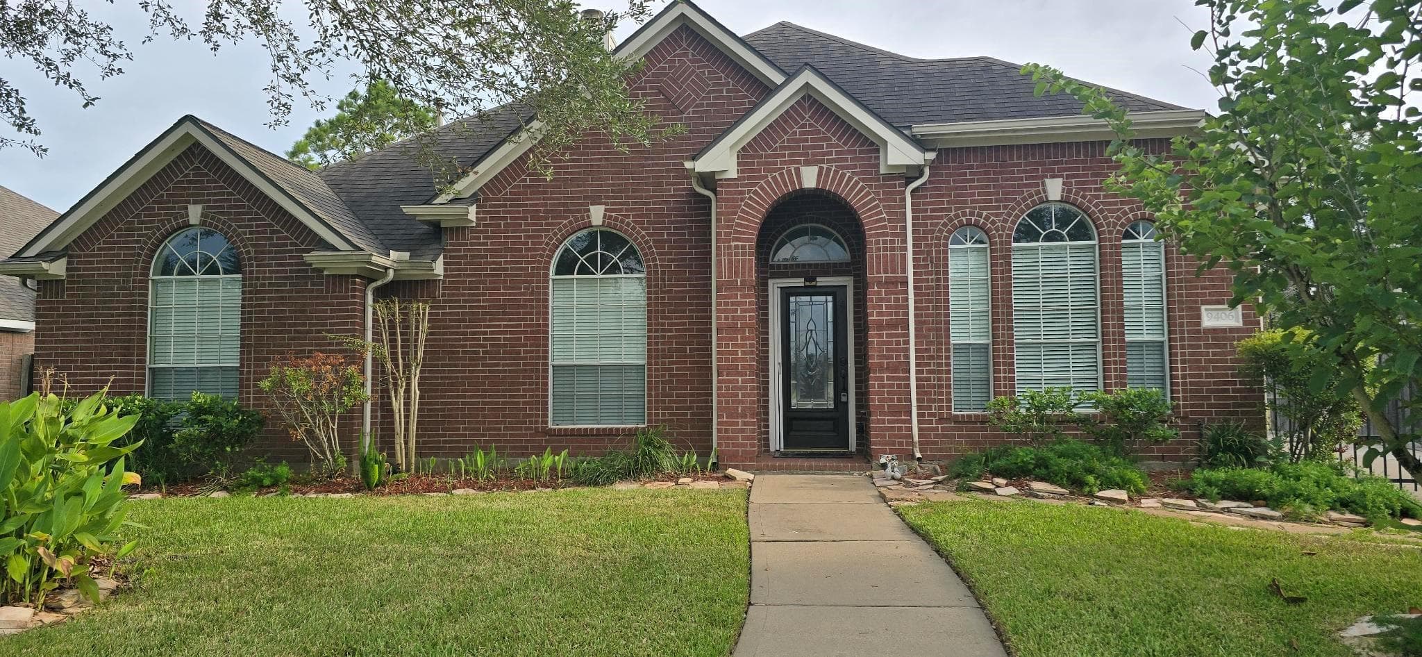 9406 Sunlake Drive