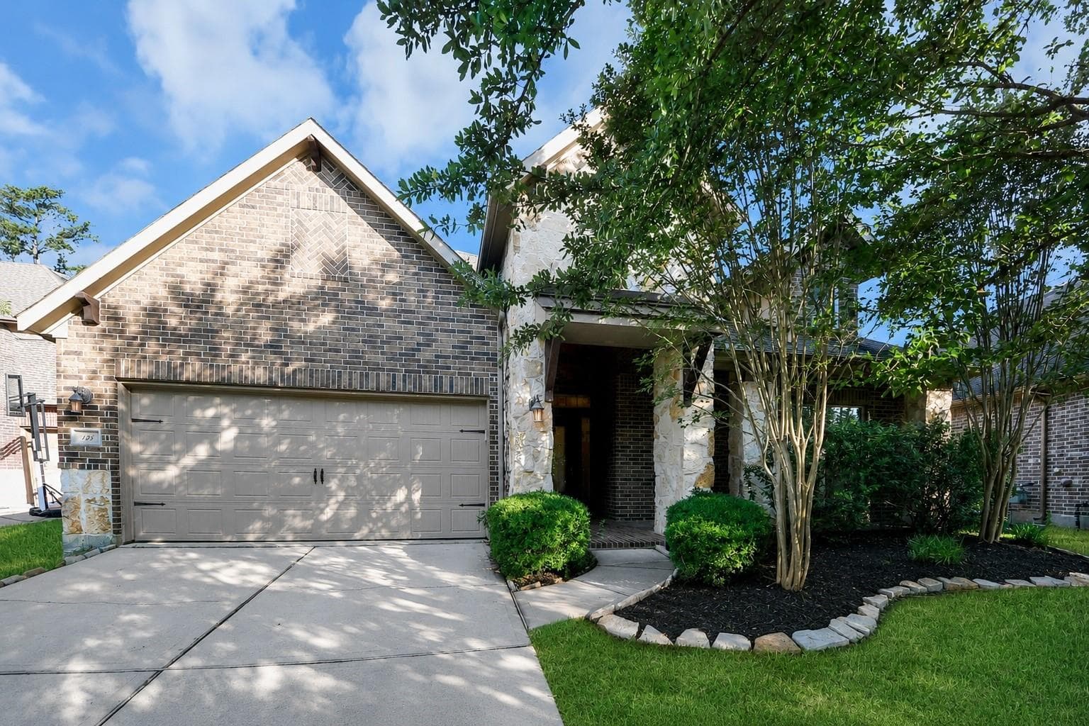 143 W Wading Pond Circle