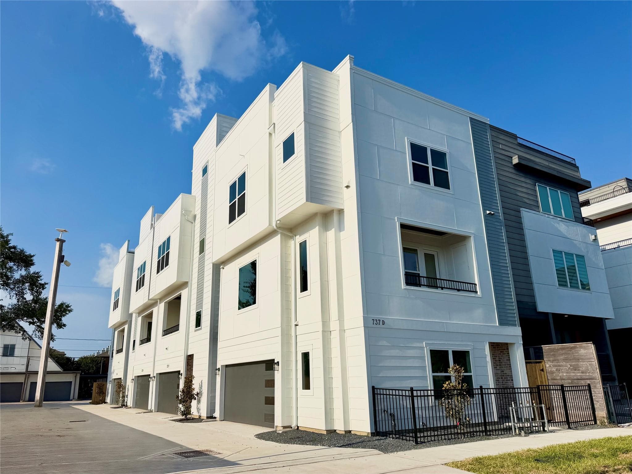 737 W 21st Street #C