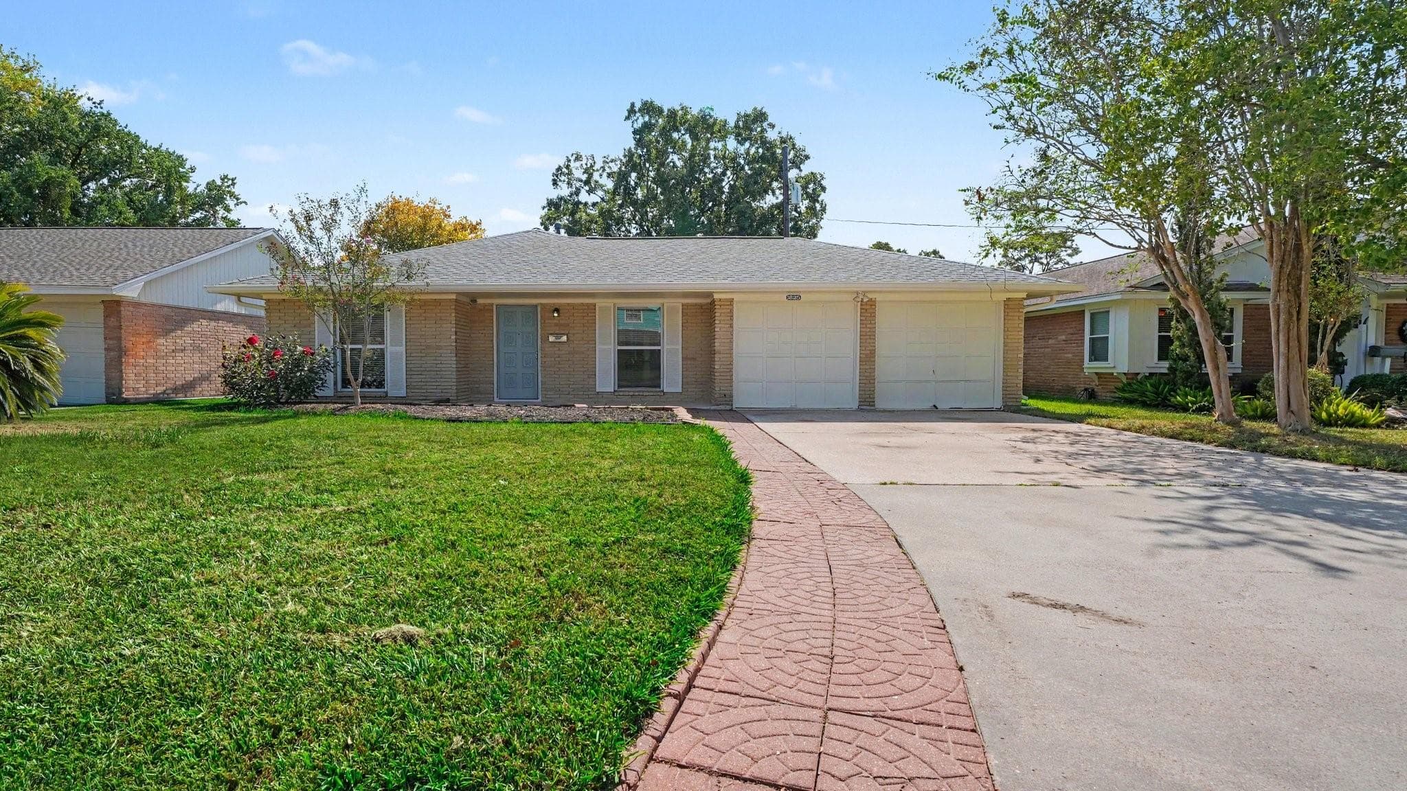 1825 Dolphin Drive