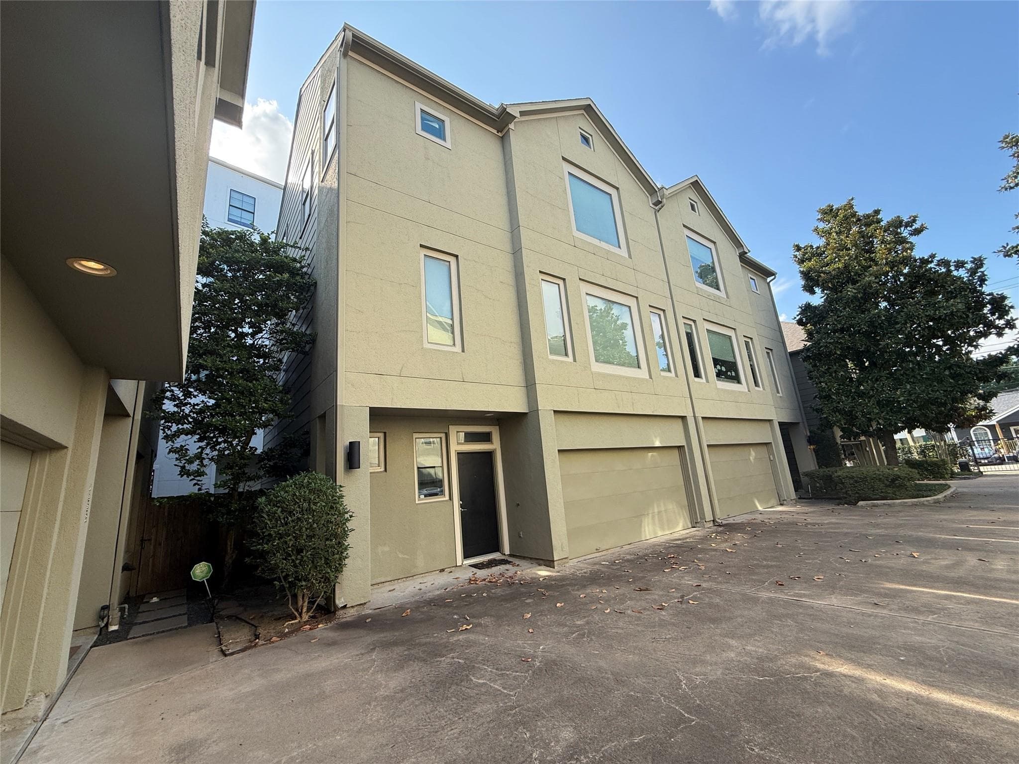 4330 Center Street